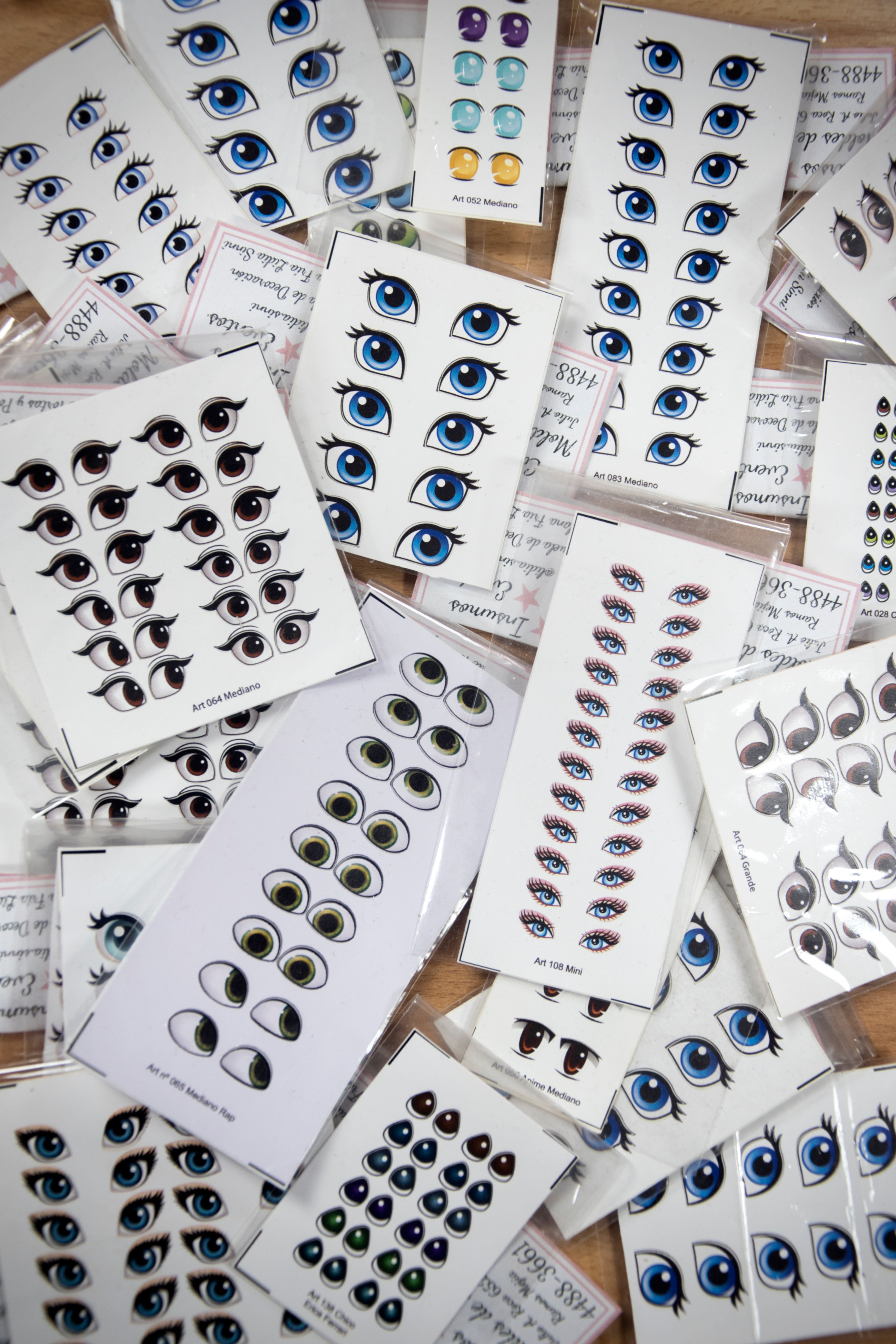 OJOS 2D PLANCHA DE 6 PARES