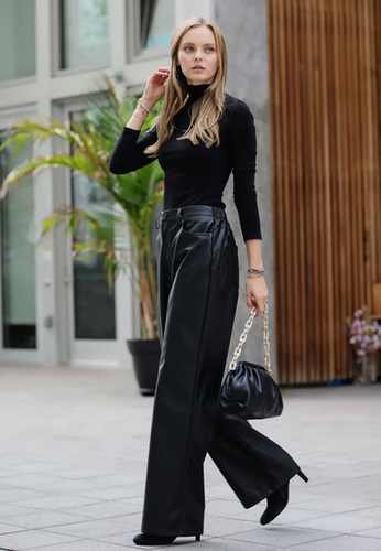 ★韓国の人気★【HUECLOSET】★vegan leather wide pant.s★ ☆韓国の人気☆【HUECLOSET】☆vegan leather wide pant.s