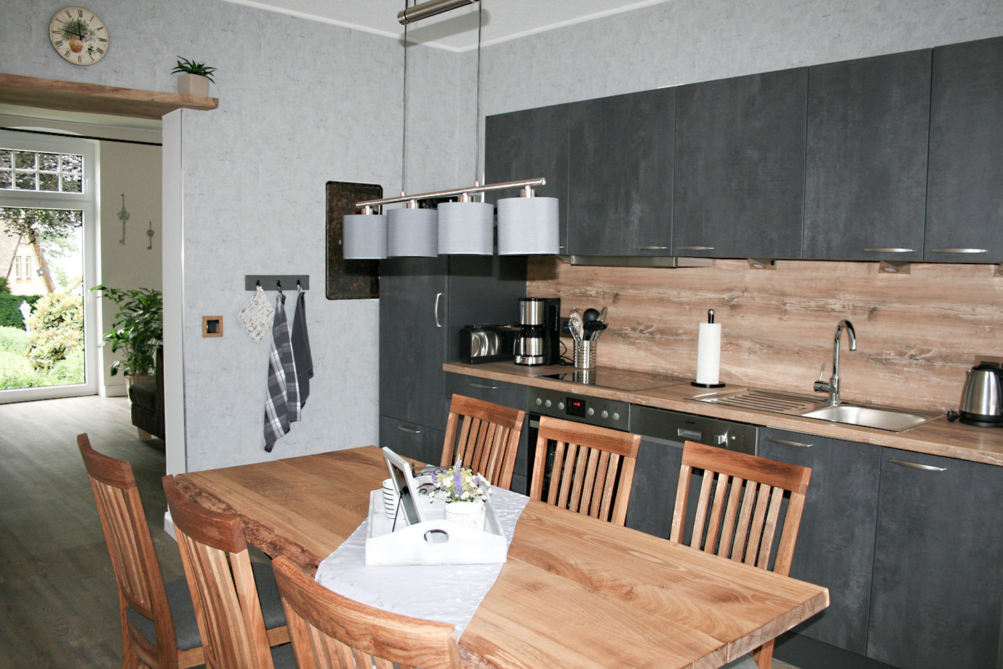 Komplett eingerichtete Küche