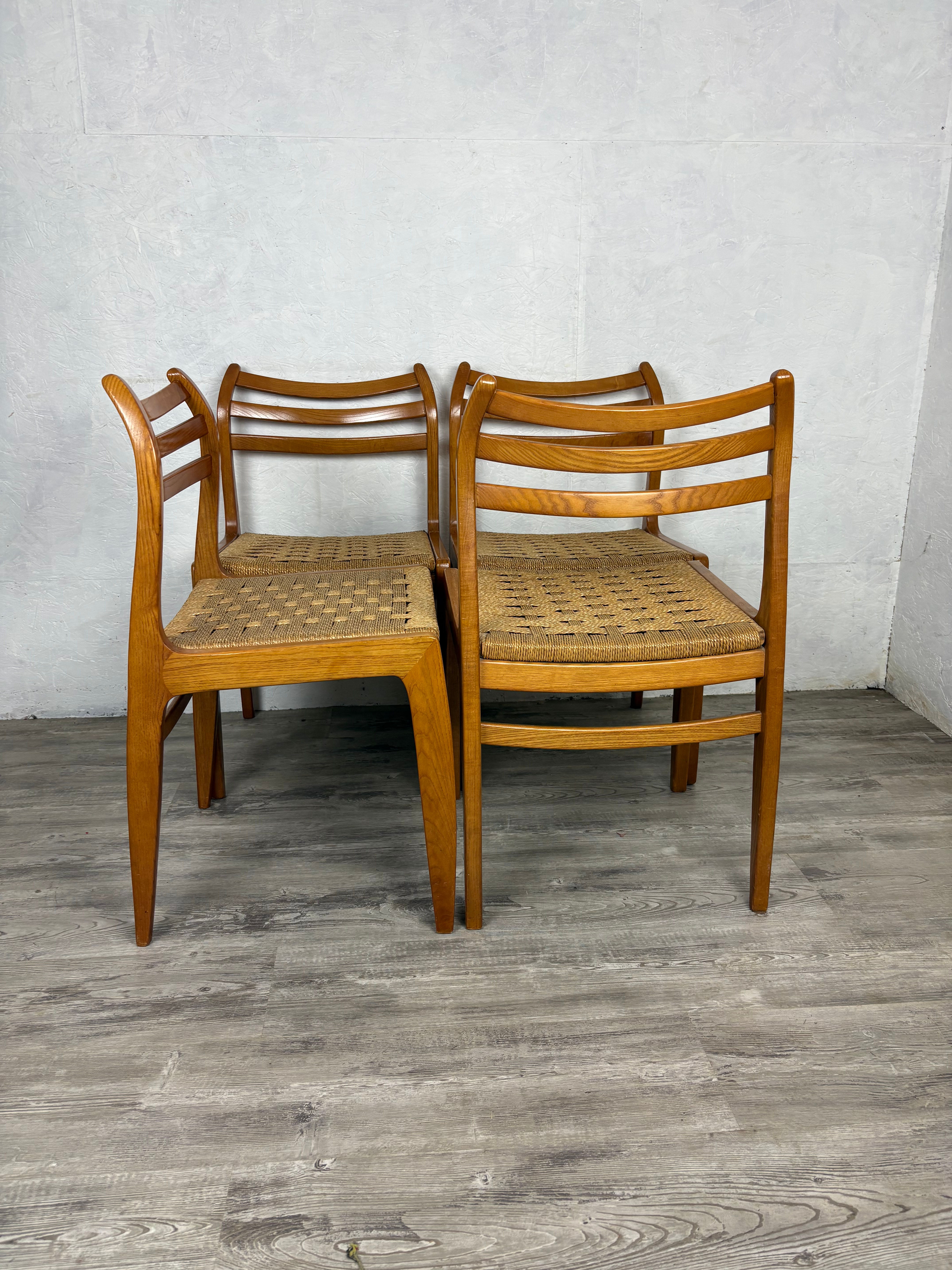 4 Chaises scandinaves 