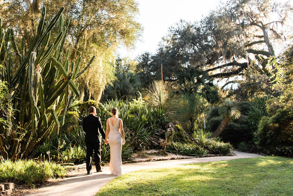 Bride and groom elopement at Kanapaha Botanical Gardens by Gainesville wedding photographer CWP Photography