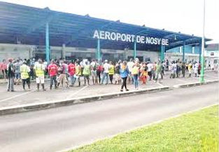 AEROPORT DE NOSY BE. TRANSFERT DECOUVERTES MAGIQUES ? TAXI GUIDE TOURISTIQUE