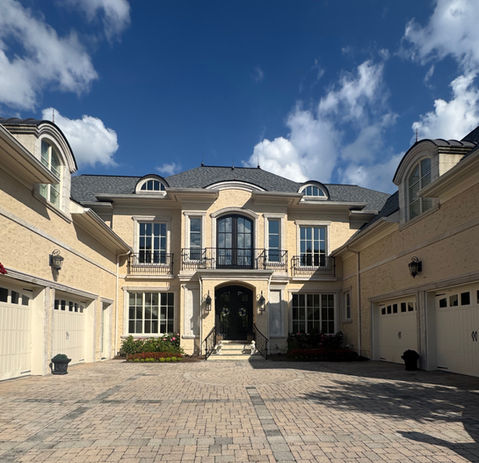 Luxury home in Governors Club finished with Romabio Lime Slurry on the exterior brick.