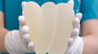 1 em cada 3 brasileiras já pensou em colocar silicone