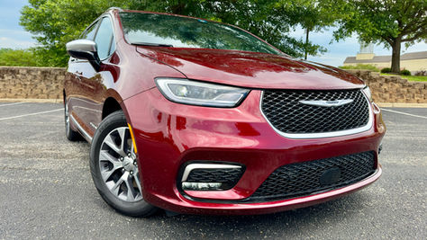 2023 Chrysler Pacifica eHybrid Pinnacle: Better than a Telluride or Tahoe?