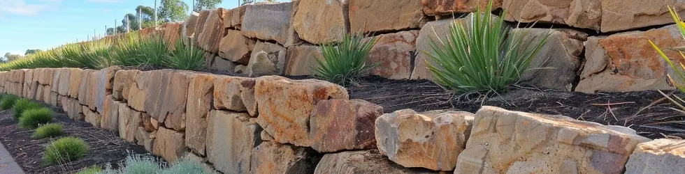 Mid-Size Rock & Block Walls Built for Real Use.webp