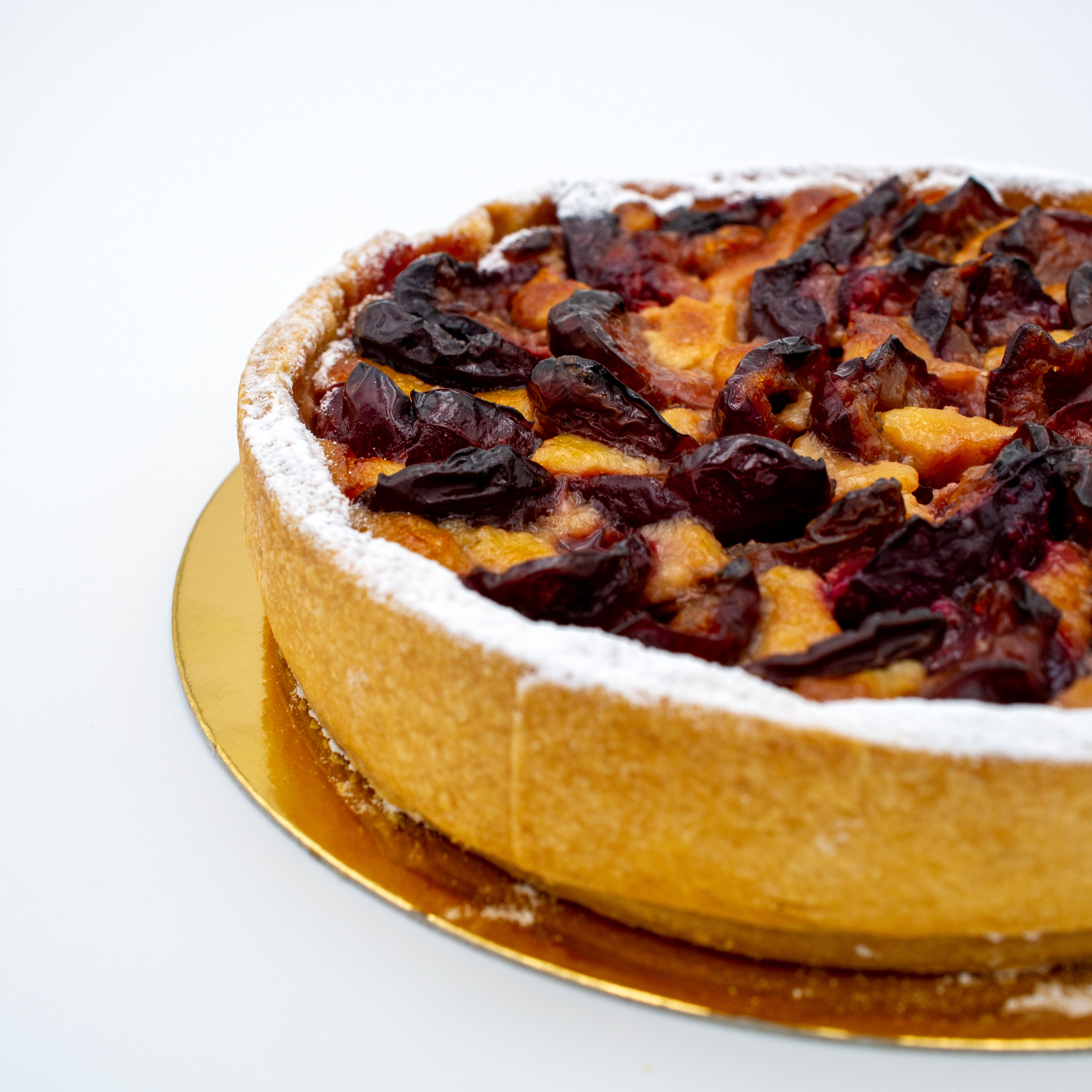 Apvali tarta su slyvomis