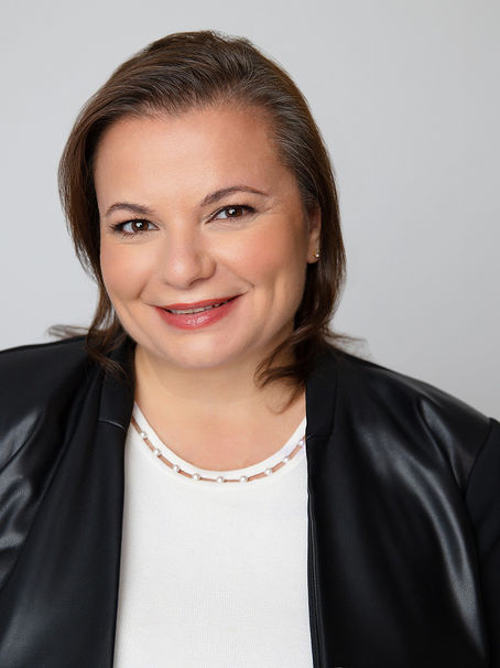 5 Signs You Need a New Professional Headshot