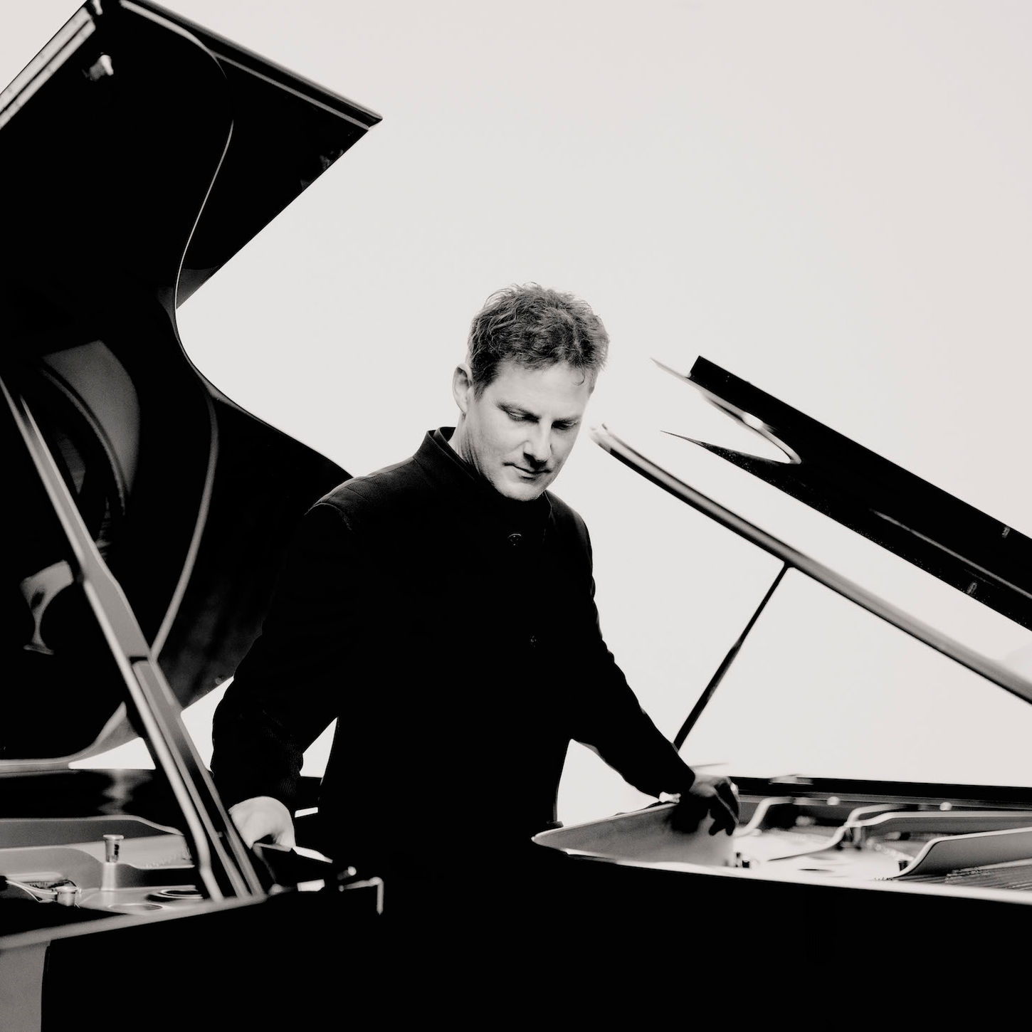 Lenzburgiade Klassik Konzert Festival Lenzburg Schlosshof Metzgplatz Aargau Classic Music Musik Orchester Bühne Schweiz Tourismus Tango Astor Piazzolla