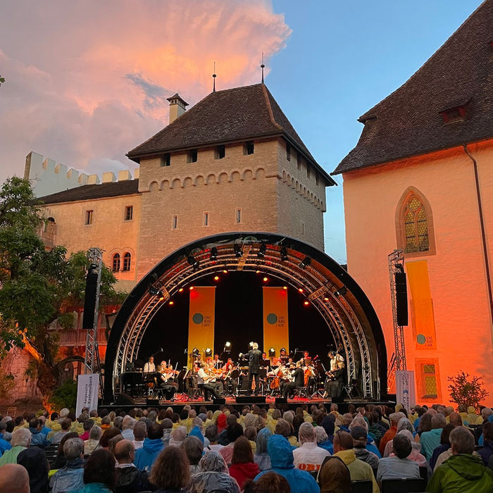 Lenzburgiade Klassik Konzert Festival Lenzburg Schlosshof Metzgplatz Aargau Classic Music Musik Orchester Bühne Schweiz Tourismus Schloss