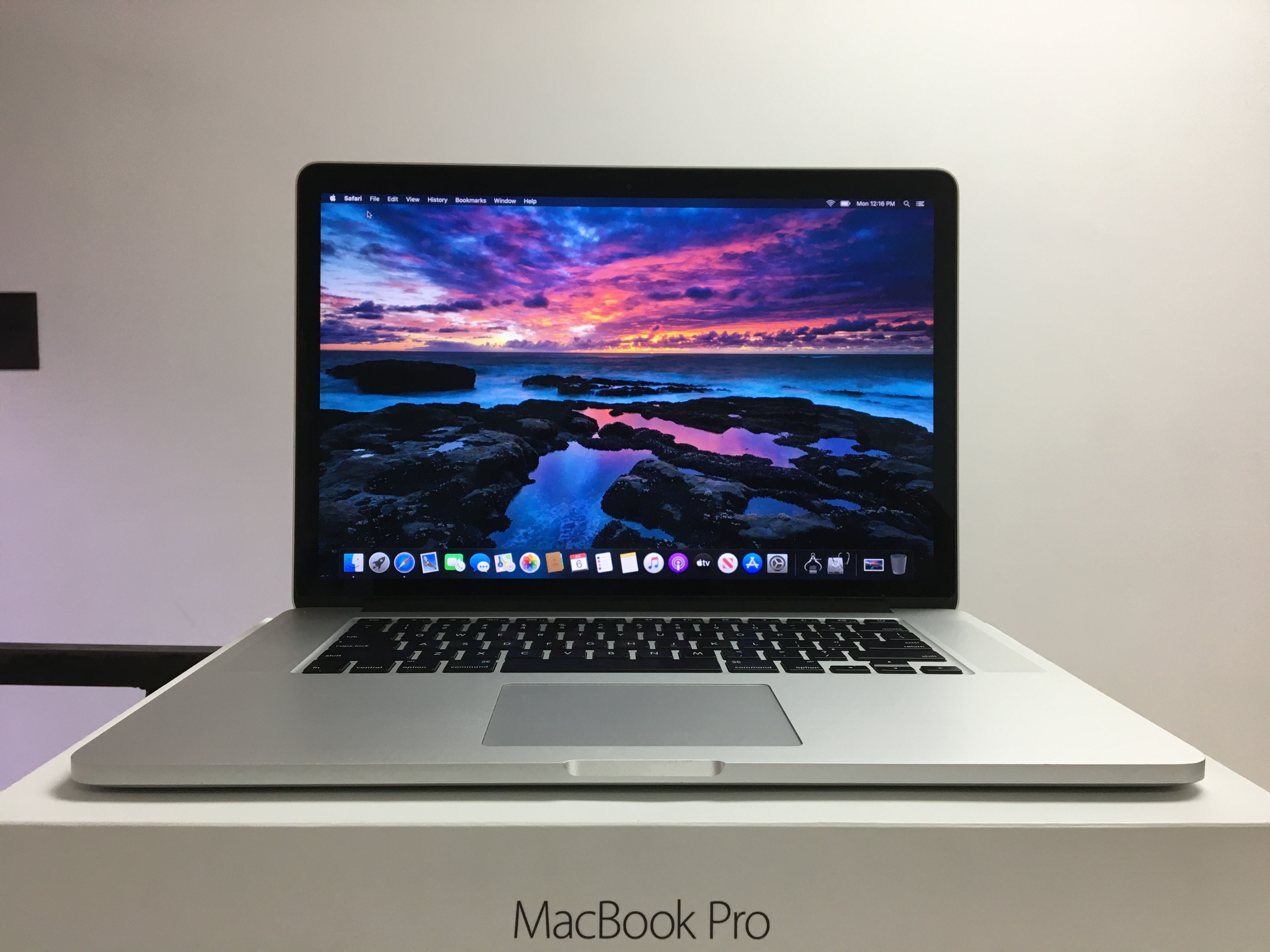 15.4" Macbook Pro 2015 - i7 2.8ghz - 16gb Ram - 512gb SSD - Grade A