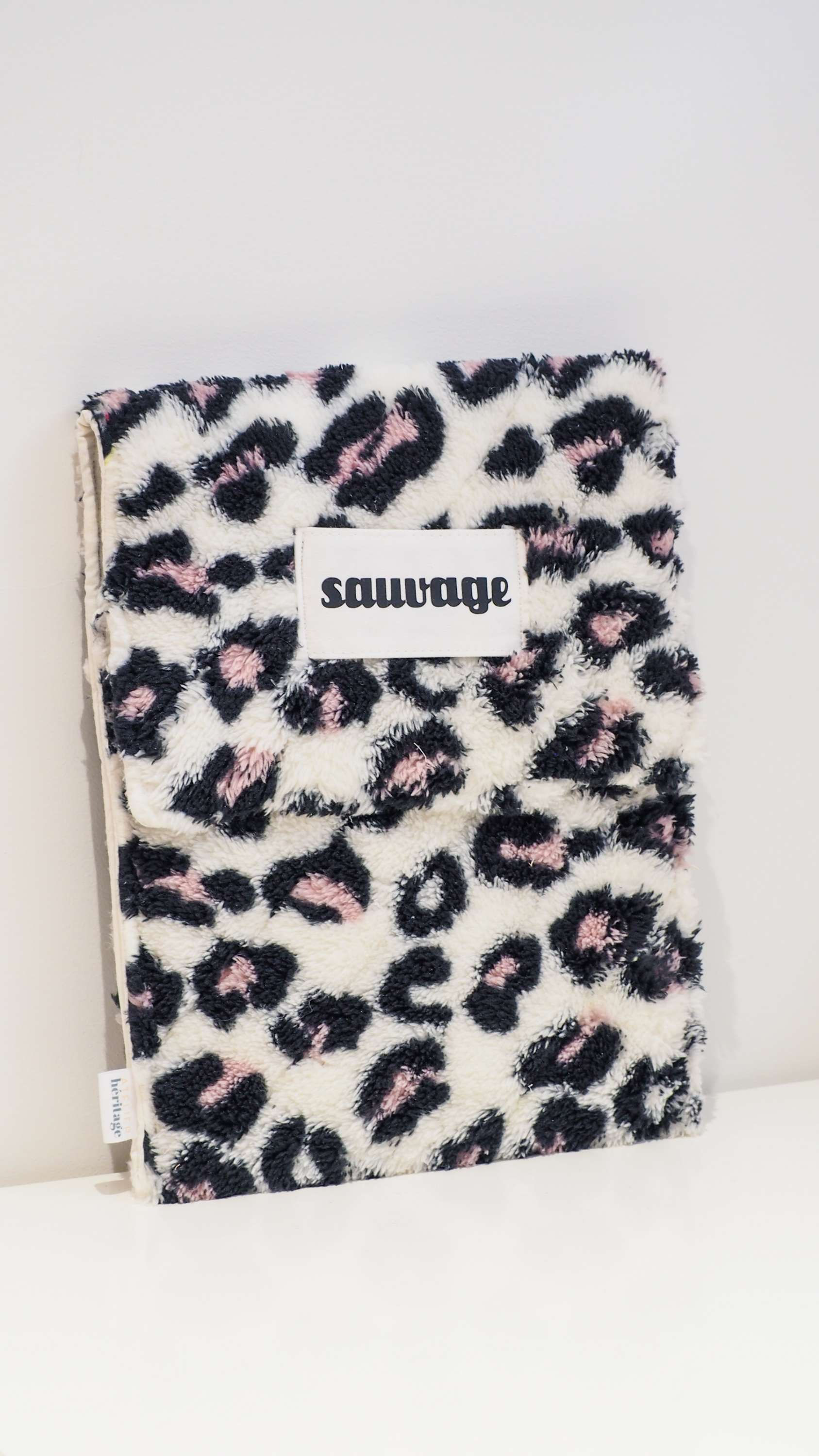 Pochette à Tablette - Moumoute blanche tachetée
