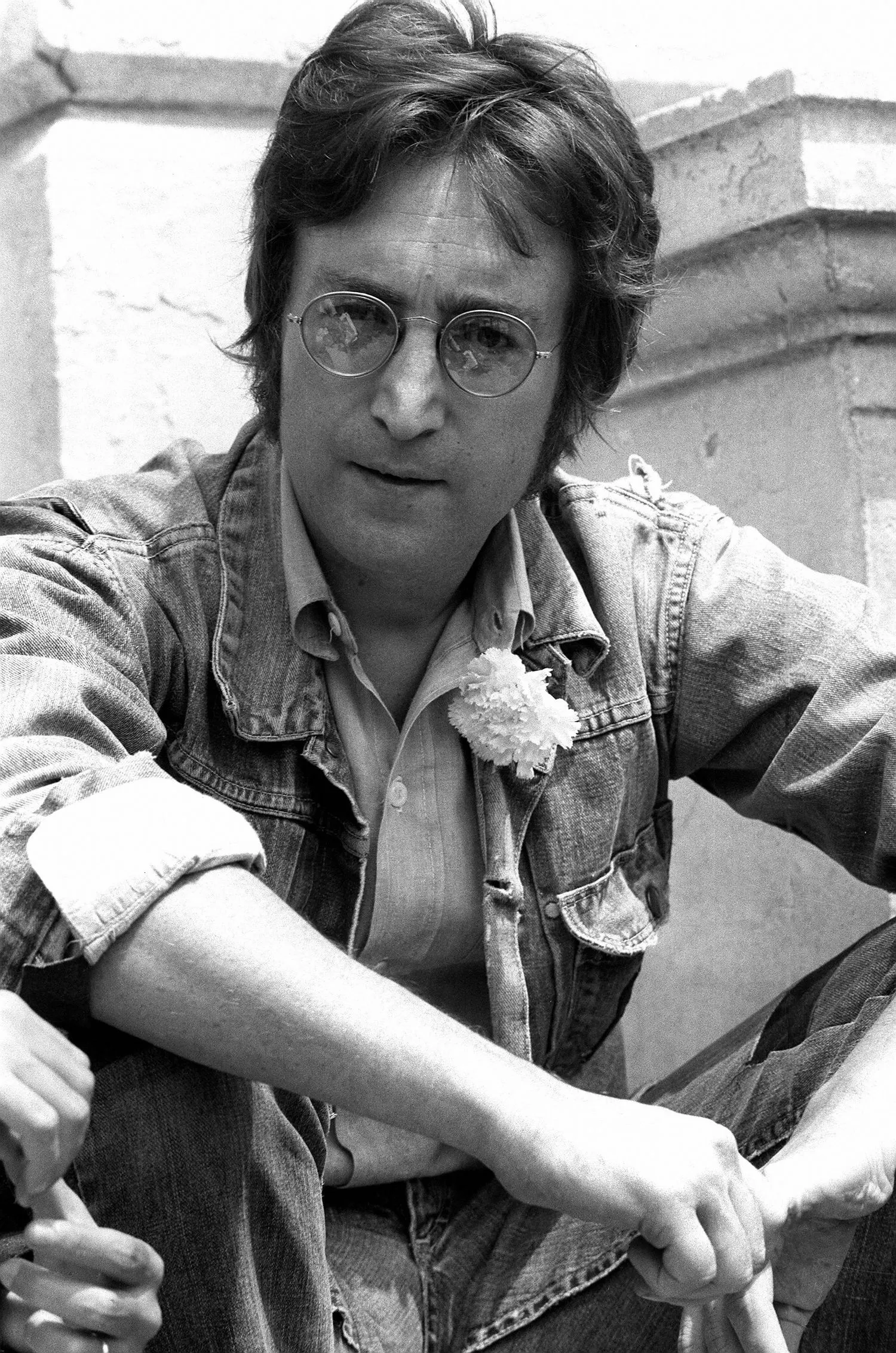 fashion-2015-08-john-lennon-1971-cannes-main.webp