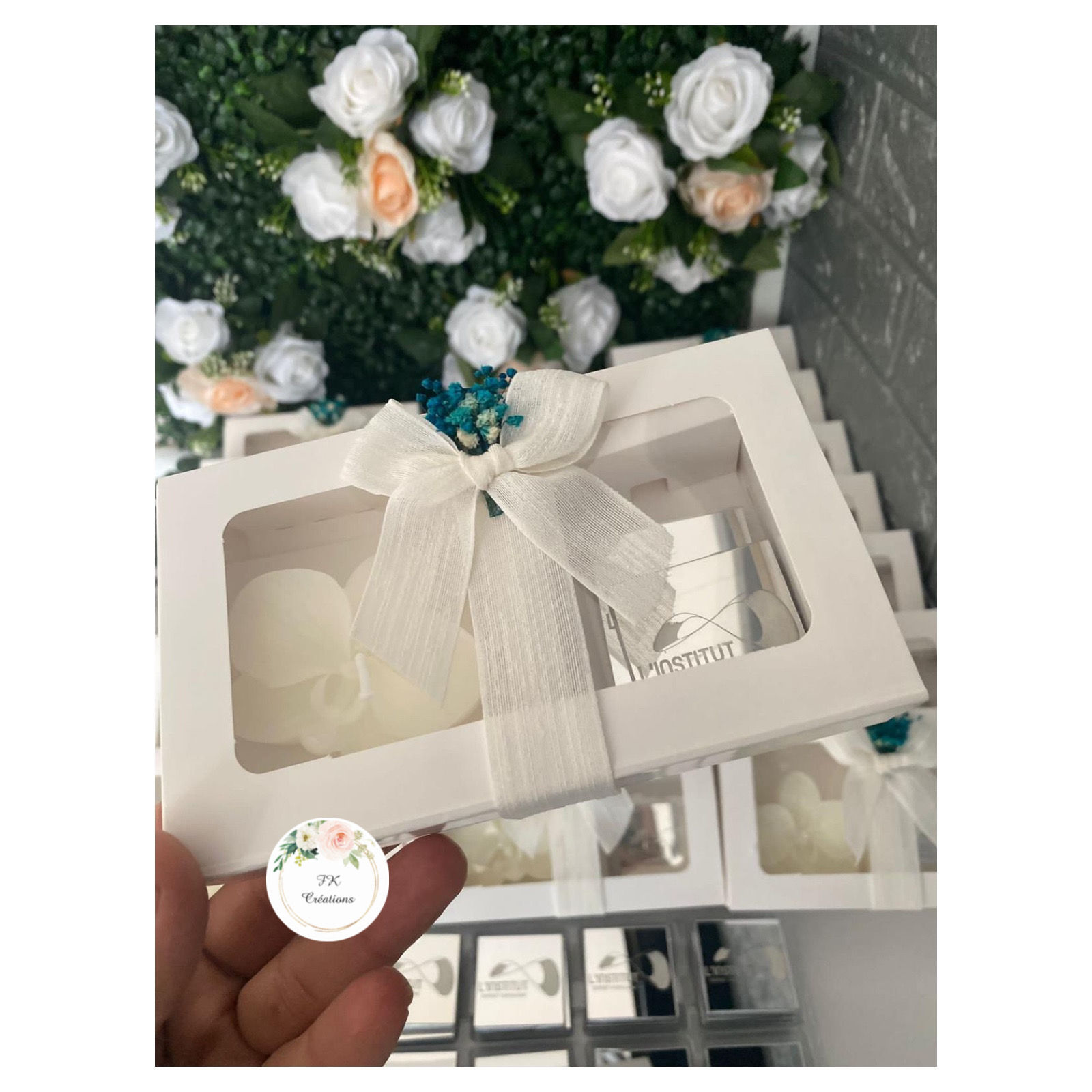 Coffret « orchidée » avec bougie et chocolats 