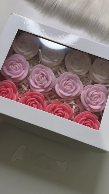 Miniature : Coffret de 12 roses en savon parfumé 