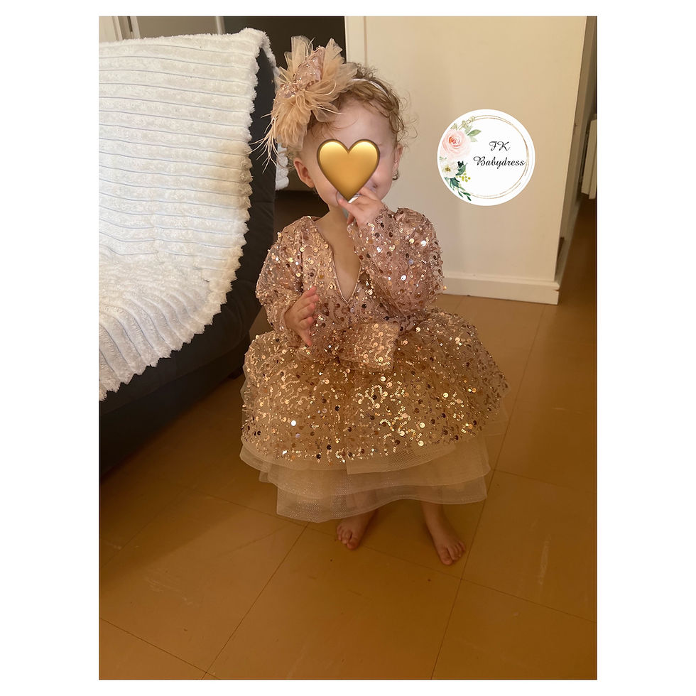 Miniature : Robe bouffante, à paillettes, encolure et noeud à l’avant