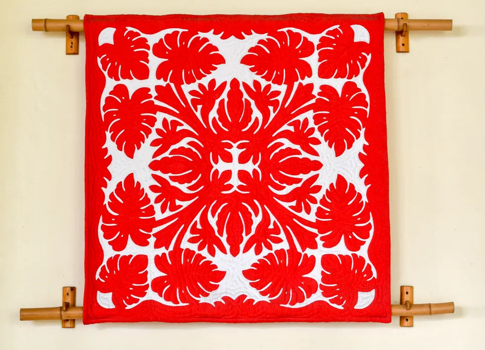 Hawaiian-Red-Quilt.webp