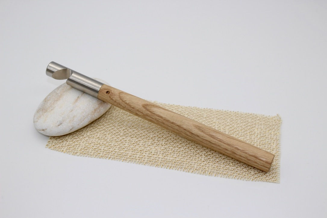 Apribottiglie in castagno