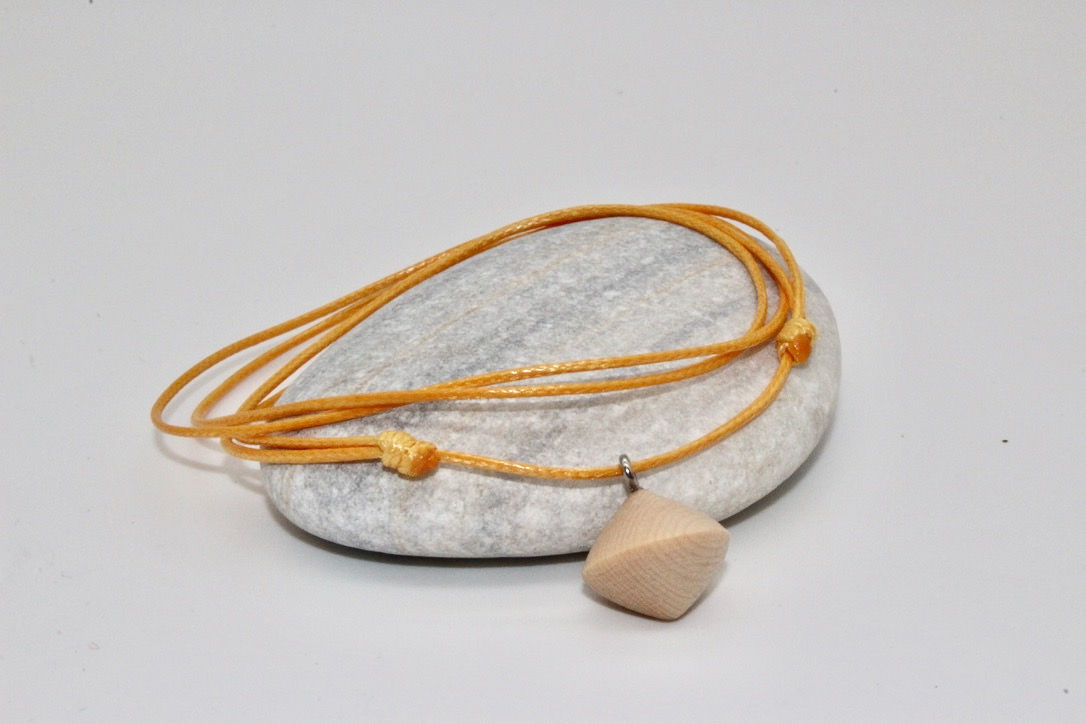 Ciondolo "gocce profumate" in pino cembro