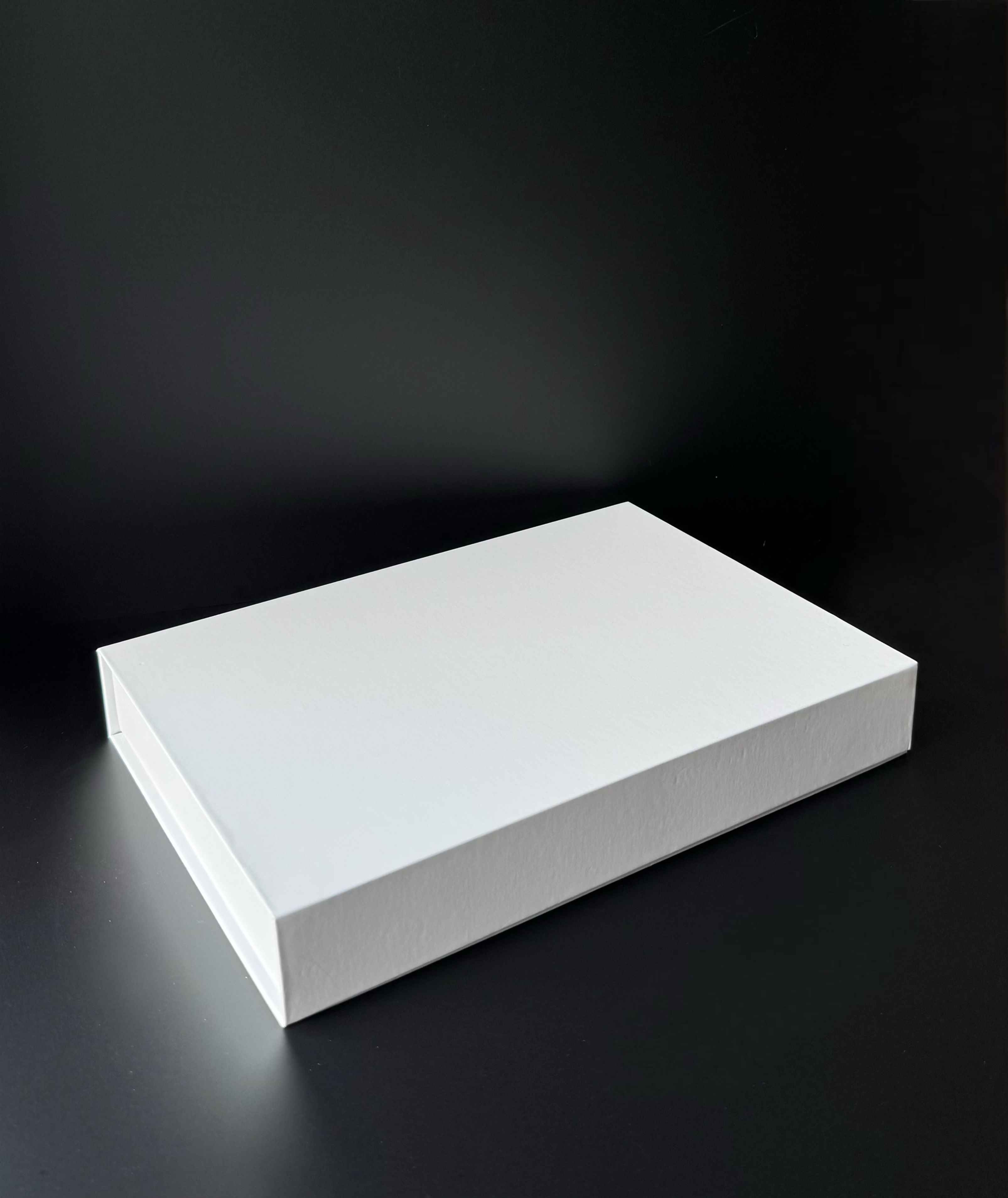 Gift magnetic cardboard paper box Wite