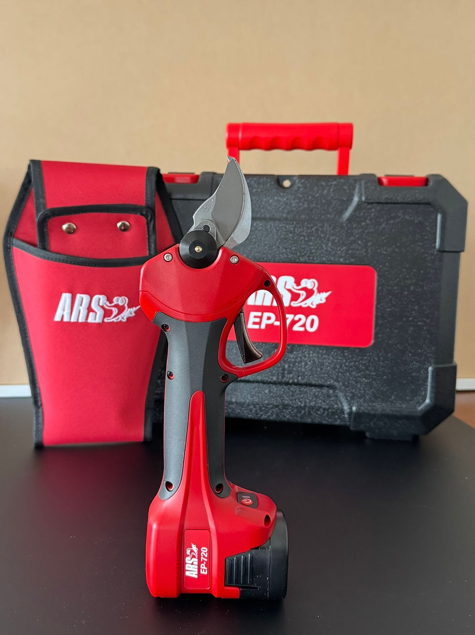 Thumbnail: Battery-powered pruner ARS EP-720