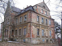 The palace before renovation in 2006