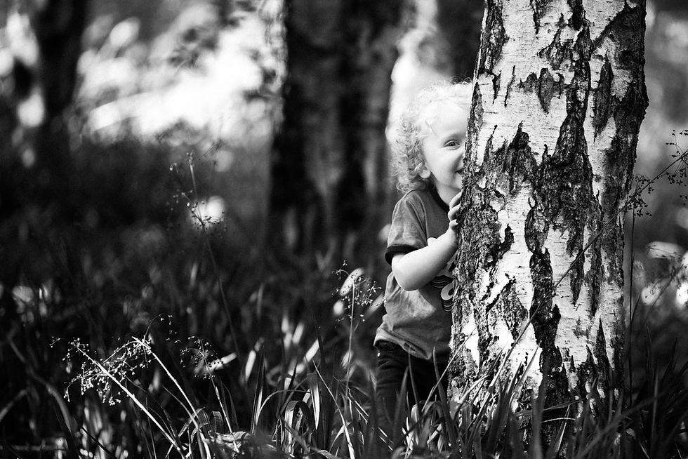 Best-aberdeen-family-children-photographer-montrose-arbroath-black-and-white-boy-hiding-behind-tree