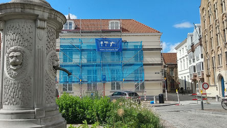 verfwerk huisschilders verfwerk schilders gevel op Sint-Jansplein in Brugge.jpg