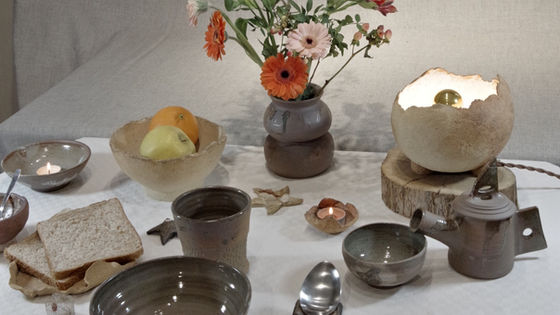 Théières, tasses, bols, sucriers, assiettes à toast, pièces uniques artisanales réalisées à la main en grès en France en Bourgogne.