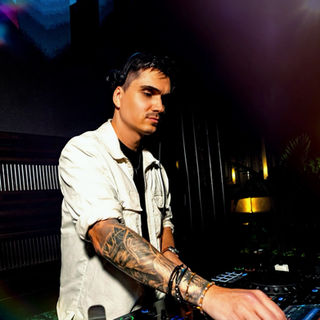 Record Producer & DJ SYNEKK 
