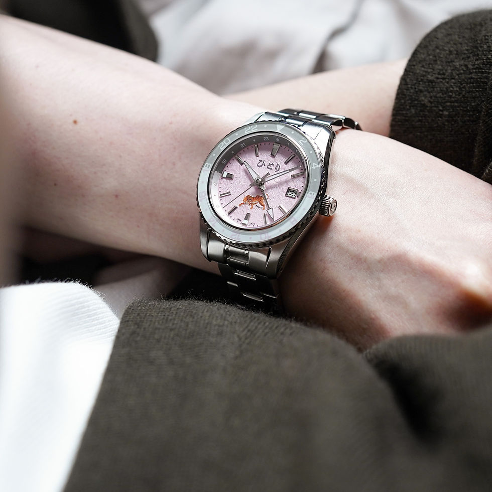 Person wearing Hitori pink watch