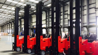 Articulated VNA Forklift Capacity Guide