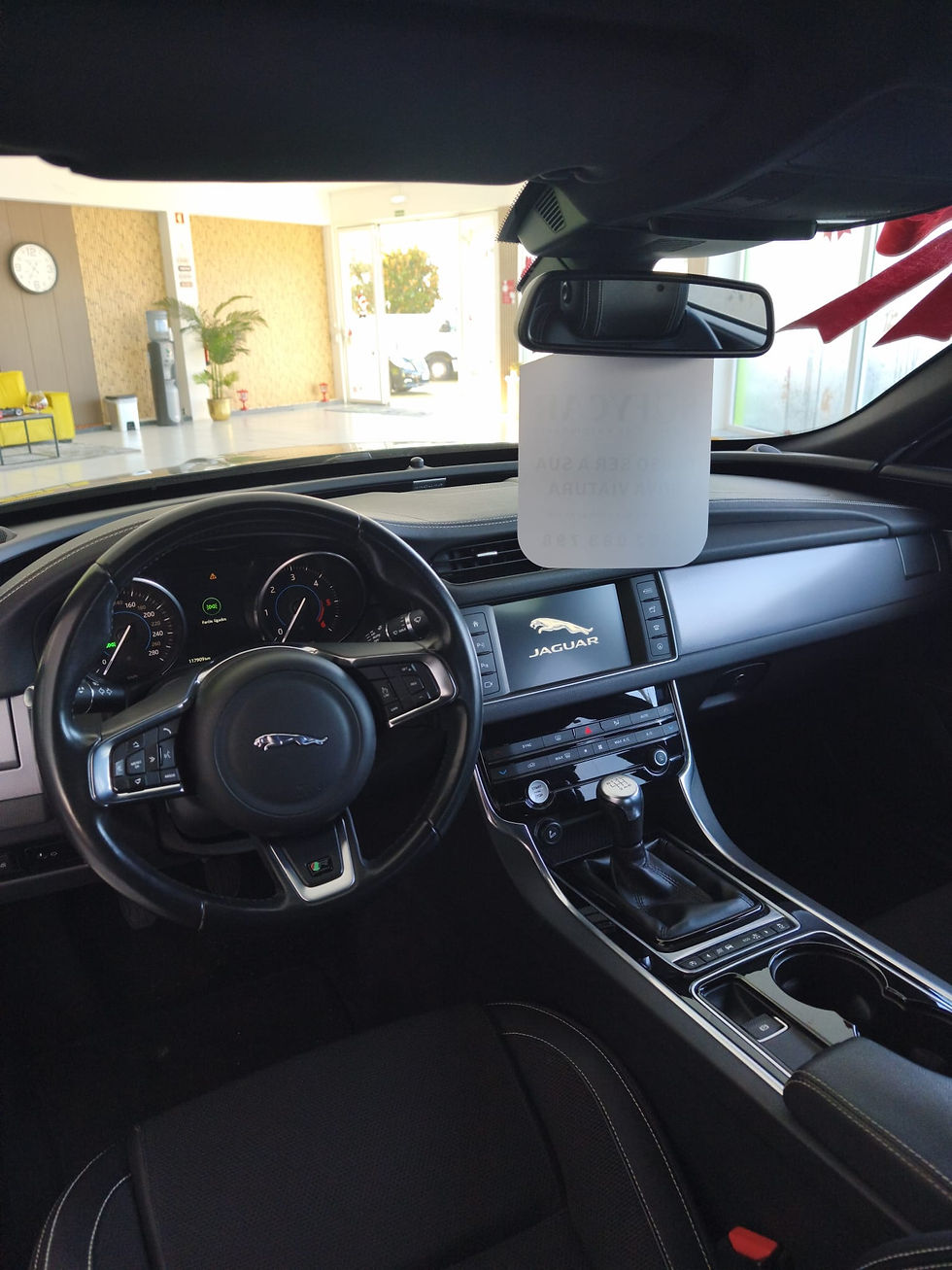 Miniatura: Jaguar XF 2.0D R-Sport