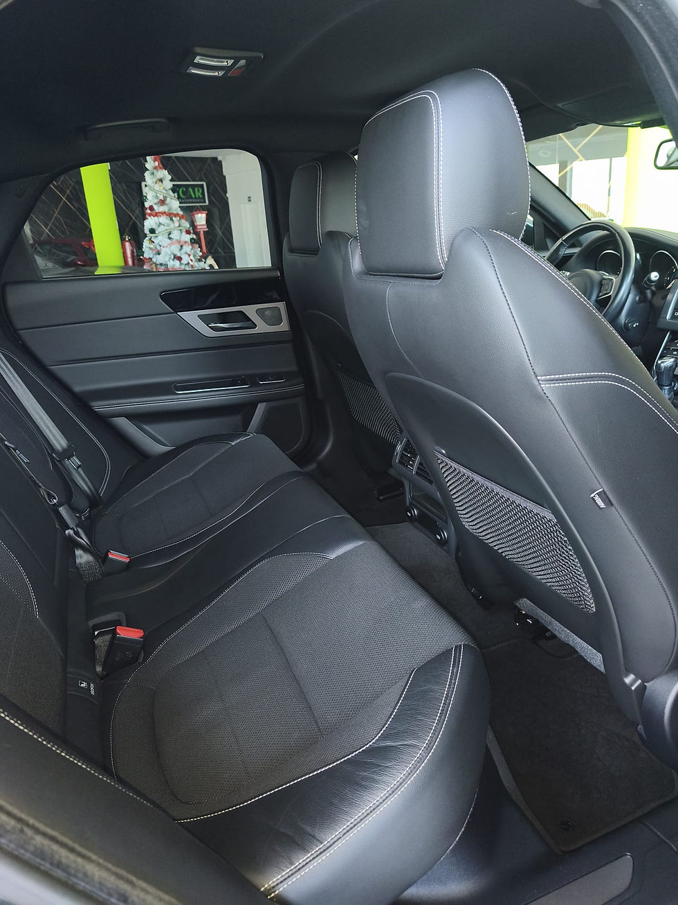 Miniatura: Jaguar XF 2.0D R-Sport