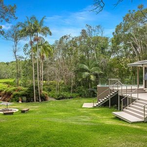 Luxury villa accommodation 5 star Byron Bay Suffolk Park Broken Head