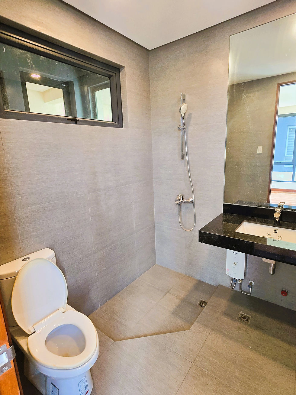 縮圖：GR538 Pre-Owned 2 Car Townhouse For Sale with Elevator in SMH, Q.C.