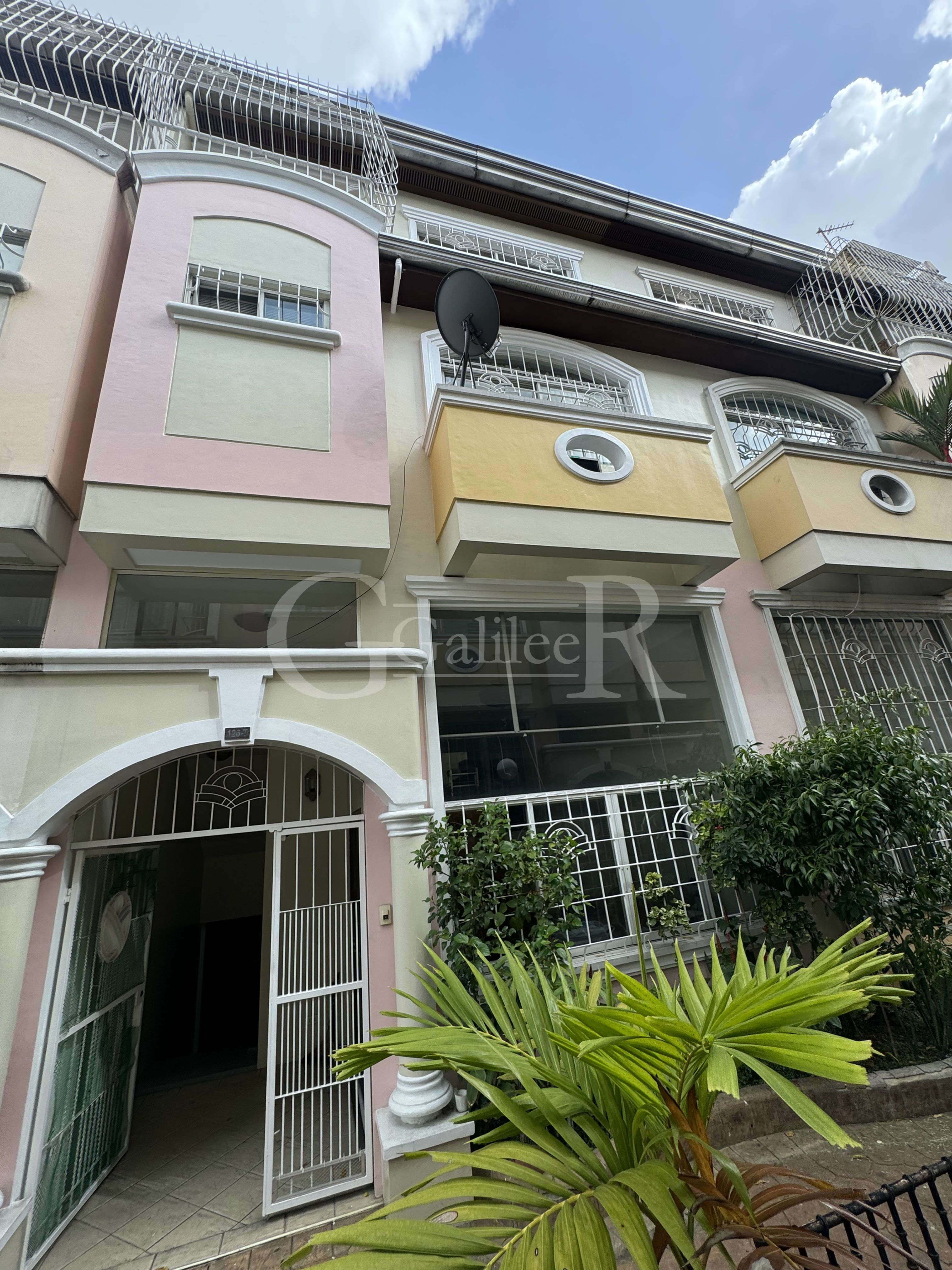 GR543 Pre-Owned 3-Car Townhouse For Sale in San Juan