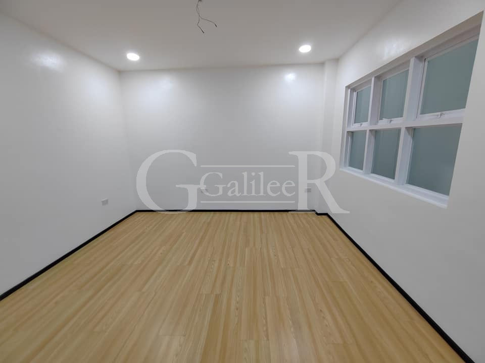 縮圖：GR508 Pre-Owned 4 Car Townhouse For Sale in Tandang Sora, Quezon City