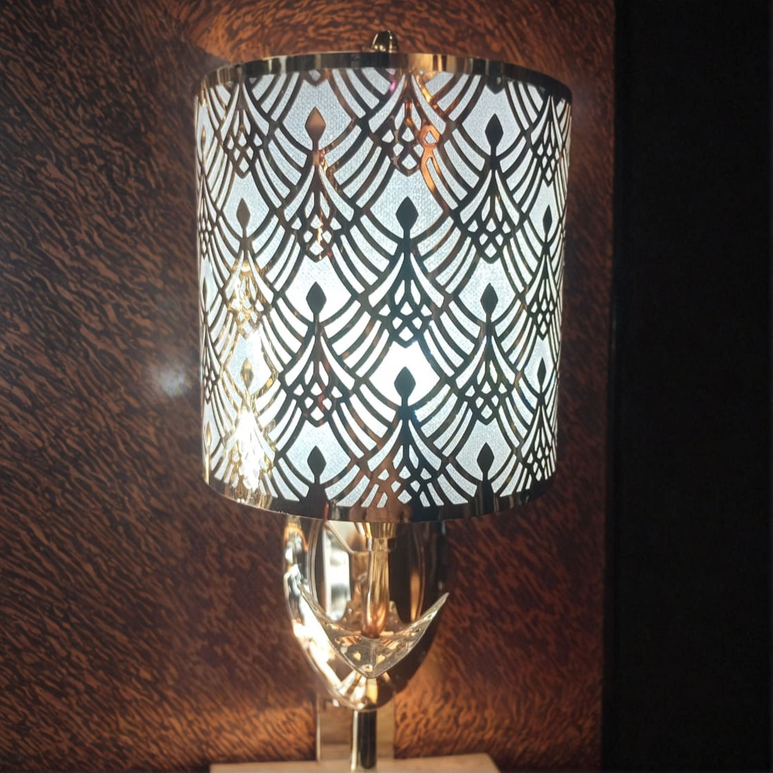 LOOK GOLD METAL FANCY WALL LIGHT – LEAF ARM DESIGN E27