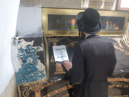 די איינציגסטע ארגענעזאציע וועלכע האט באוויזן אראפצולייגן קוויטלעך ביים ציון הק' אין מירון