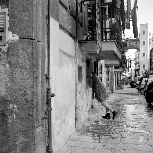 Napoli. Rione Sanità. Vogue. Mariano Doronzo. Rolleiflex. Street Photography. Darkroom.
#filmphotography #filmisnotdead #analogphotography #analog #filmcamera #filmcommunity #ishootfilm #bnw #filmisalive #photooftheday #blackandwhite #shootfilm #magnumphotos #analogue #filmfeed #portrait #ilfordphoto #staybrokeshootfilm