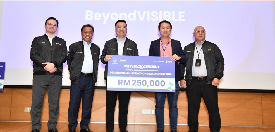 Dr. Lim and his company BeyondVISIBLE at the MyHackathon in 2024.