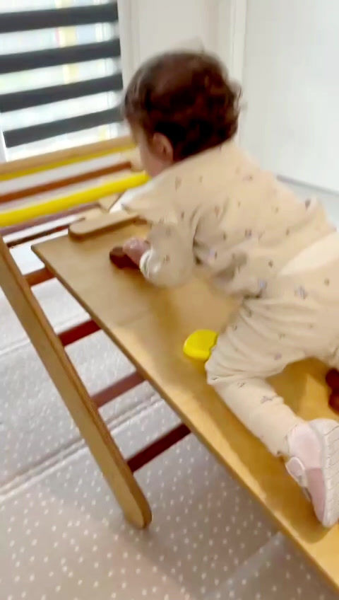 Thumbnail: MONTESSORI PIKLER s toboganom i hvatištima / eko lak, u boji Sunset