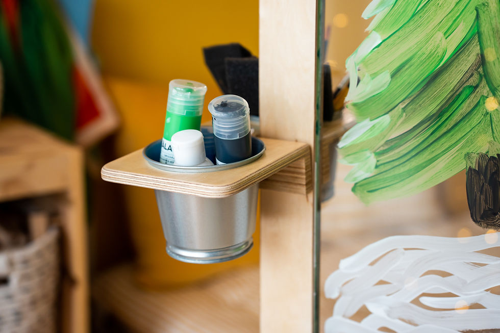 Thumbnail: Stalak za crtanje, držač bojica i flomastera