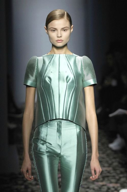 metallics fabric tela textura metalicos moda tendencia trend trendy fashion 2019 fashionista blogger pasarela runway must have revista magazine panama pty