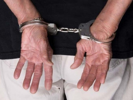 Idoso é preso após agredir companheira e enteada grávida