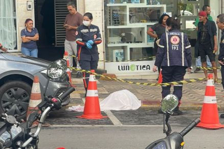 Idosa morre ao cair de prédio histórico no Centro de Cuiabá/ Vídeo