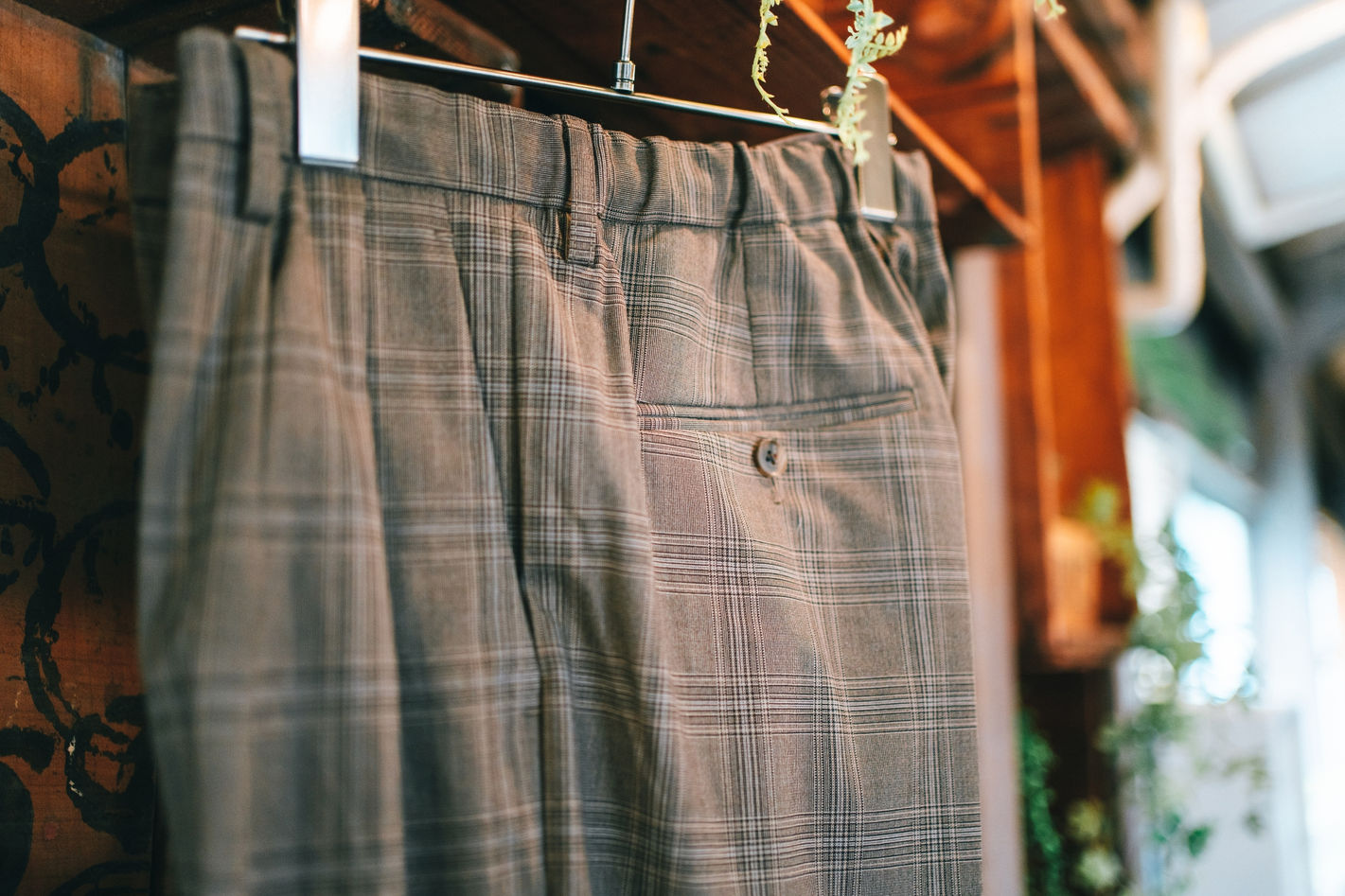 ブラウンのセットアップコーデ