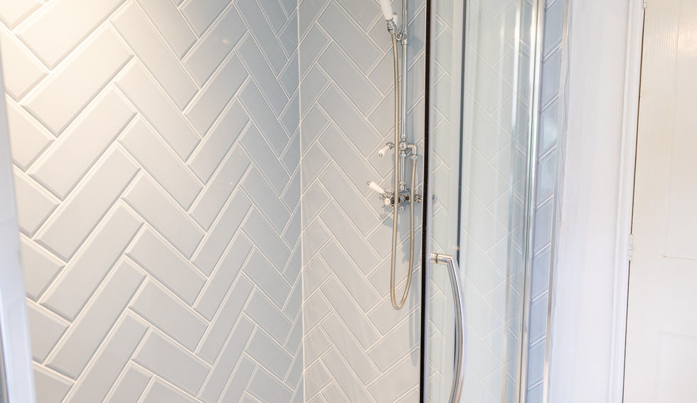 Shower in family bathroom 1