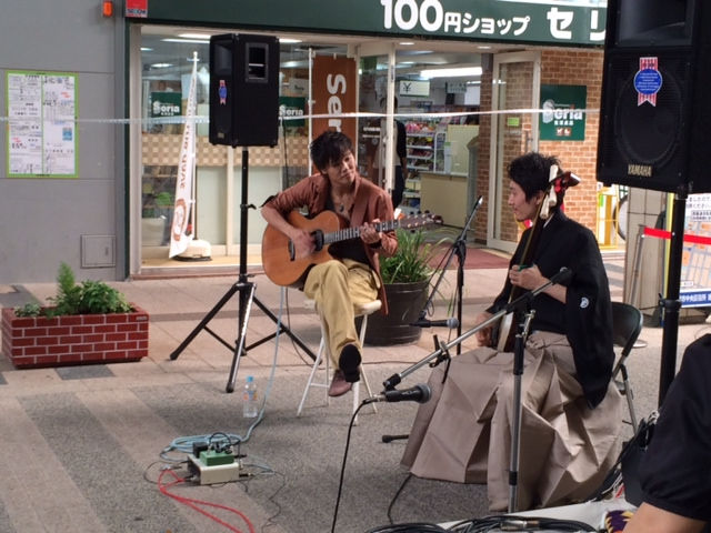 商店街での演奏